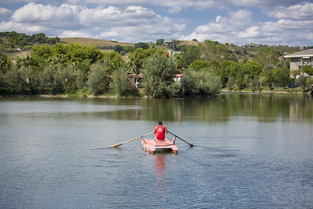 Village Lake Placid Silvi Marina Exterior foto
